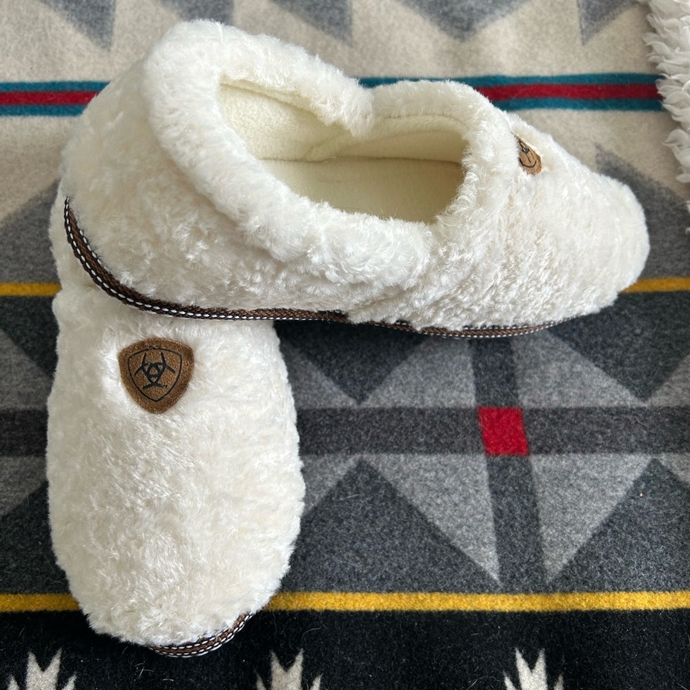 Ariat snuggle slippers! Brand new